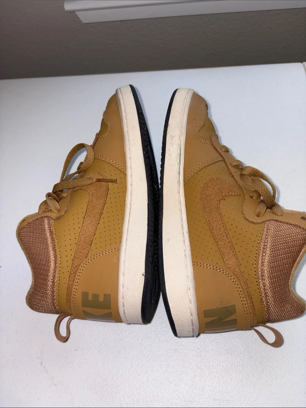 Nike Court Borough Midi sneaker, Size 5 1/2 Y